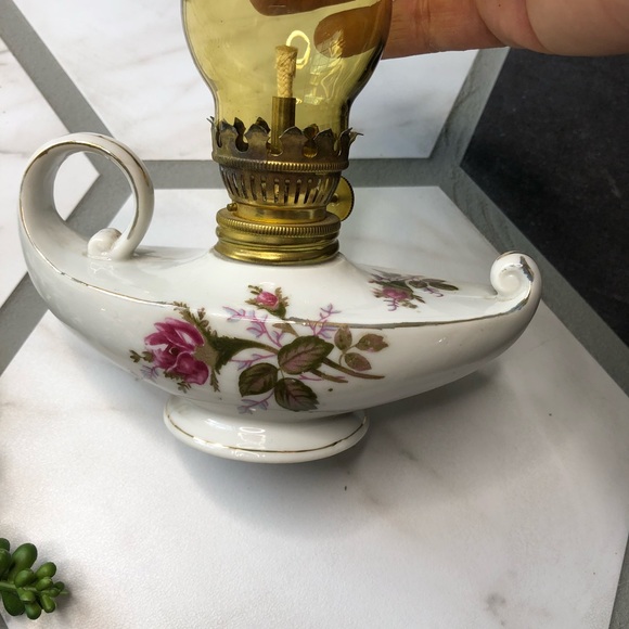 Vintage miniature porcelain genie oil lamp with moss rose pattern - Picture 2 of 8